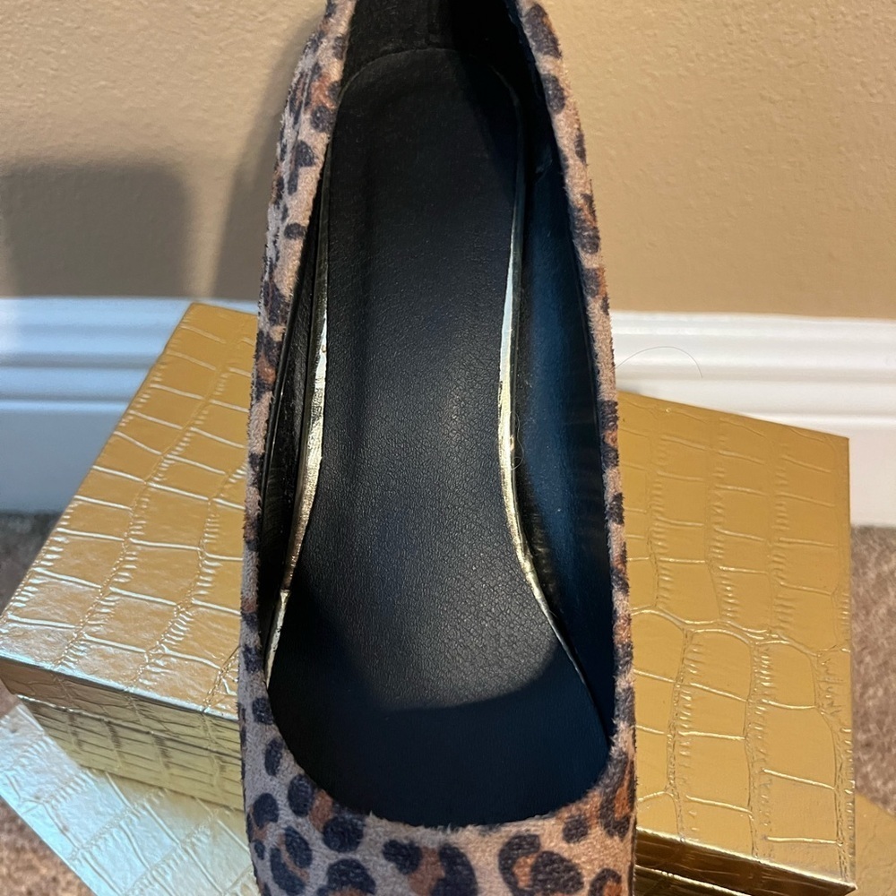 Brown Animal Print Heels with Stiletto Design - Picture 5 of 8